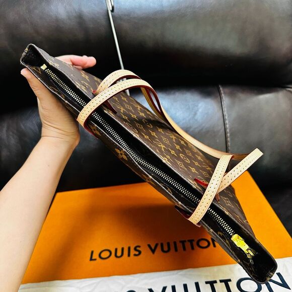 Louis Vuitton Carry It Tote - Picture 6 of 15